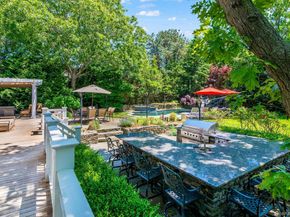 98 Spring Pond Lane, Southampton NY 11968