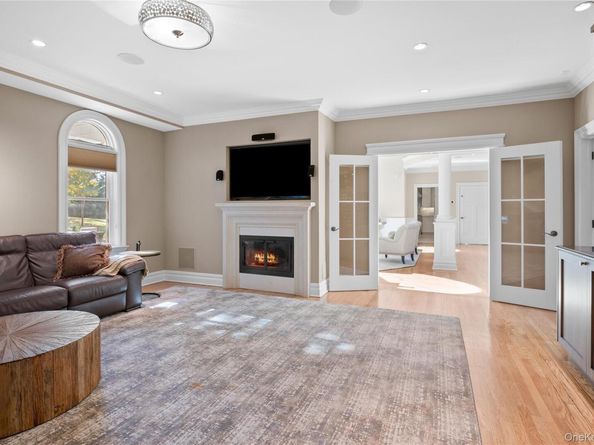 98 Spring Pond Lane, Southampton NY 11968