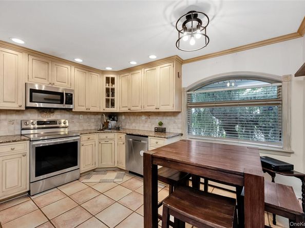 37 Angle Lane, Hicksville NY 11801