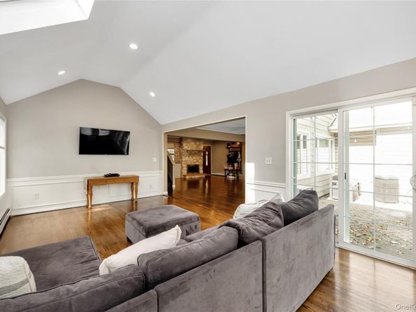 37 Angle Lane, Hicksville NY 11801