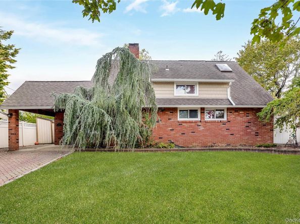37 Angle Lane, Hicksville NY 11801