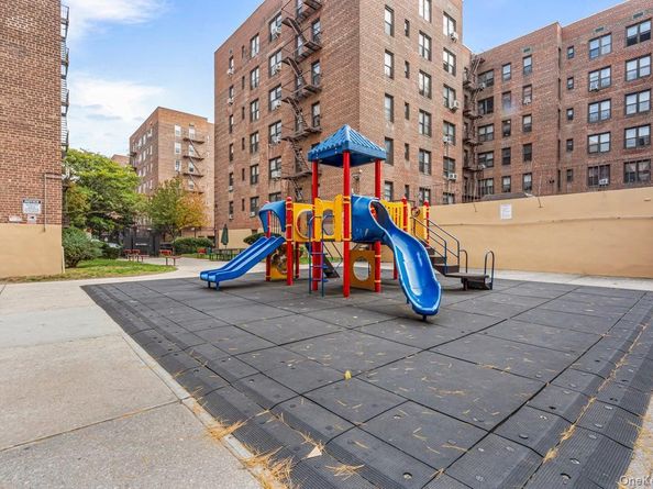 33-26 92 Street 5W, Jackson Heights NY 11372