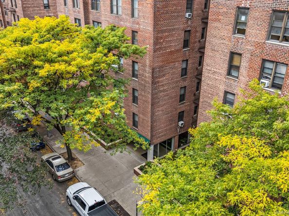 33-26 92 Street 5W, Jackson Heights NY 11372