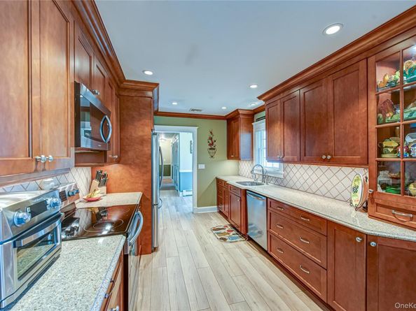 3 Walnut Road, Rocky Point NY 11778