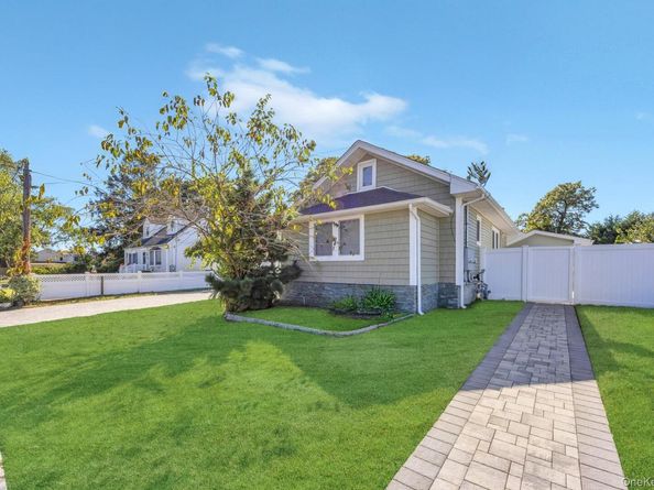 145 Centre Avenue, Lindenhurst NY 11757