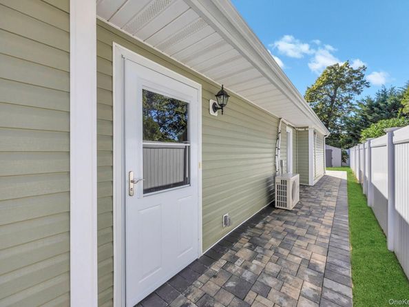 145 Centre Avenue, Lindenhurst NY 11757