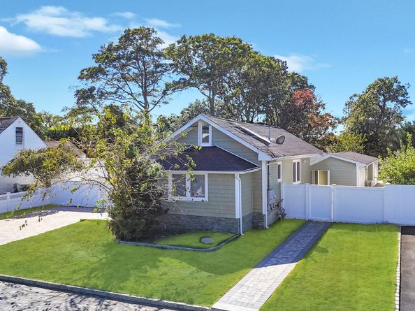 145 Centre Avenue, Lindenhurst NY 11757