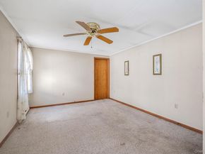 191 Village Circle W, Manorville NY 11949