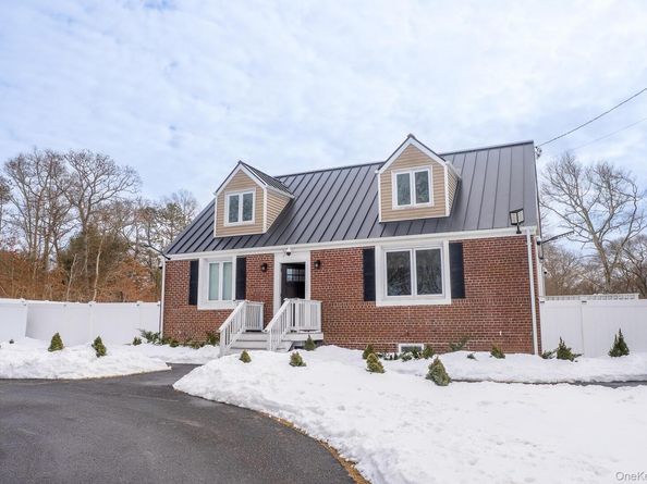 4 Riverside Avenue, Mastic Beach NY 11951