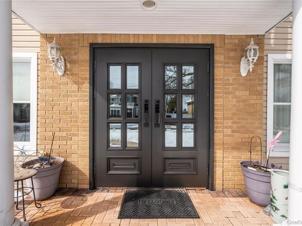 5 Pine Street, Plainview NY 11803