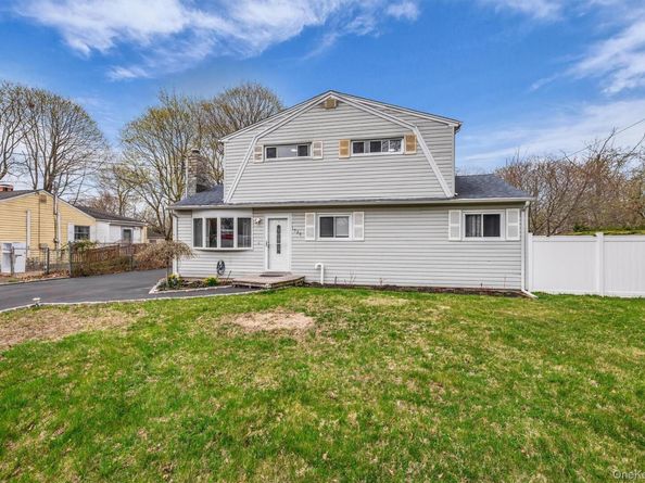 1520 N Thompson Drive, Bay Shore NY 11706