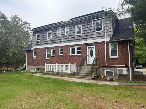 5 Wedgewood Drive, Coram NY 11727
