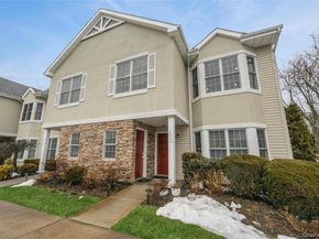 92 Pond View, Port Washington NY 11050