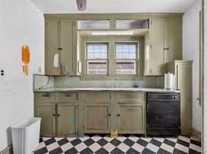 8 Henry Place, Bay Shore NY 11706