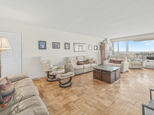 166-25 powells cove blvd 15G, Beechhurst NY 11357