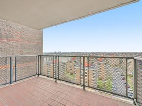 166-25 powells cove blvd 15G, Beechhurst NY 11357