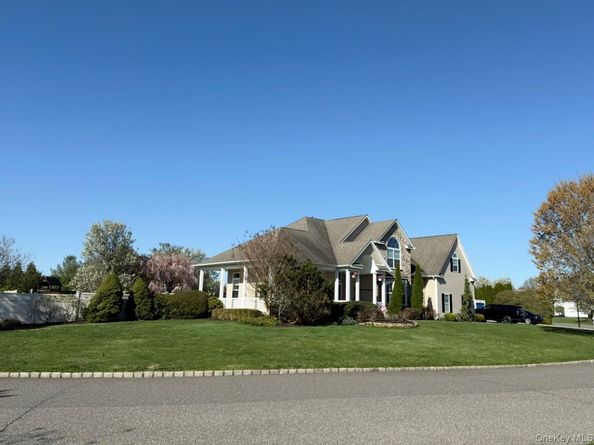 39 Sherwood Drive, Shoreham NY 11786