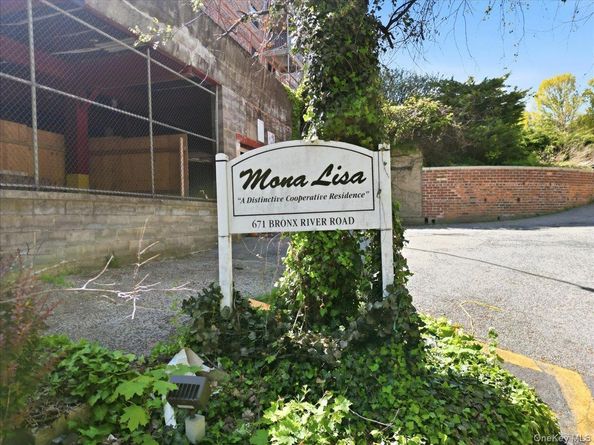 671 Bronx River Road 2f, Yonkers NY 10704