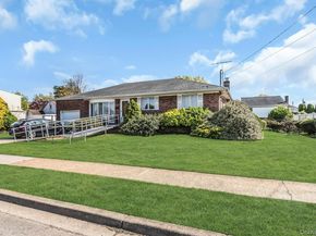 258 N Wisconsin Avenue, North Massapequa NY 11758