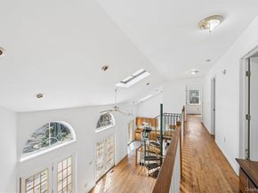 221 E Montauk Highway, Hampton Bays NY 11946
