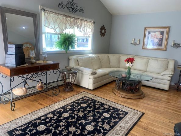 159 Parkwood Drive, Shirley NY 11967