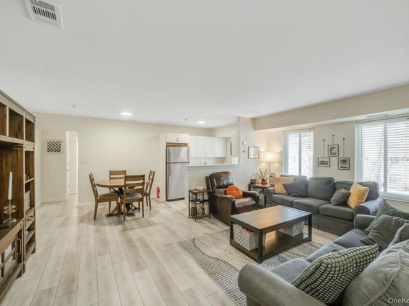 22 Kiowa Court 22, Coram NY 11727