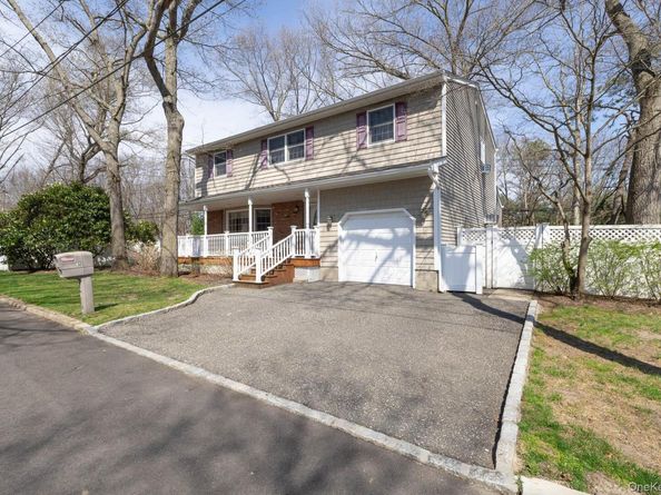 97 Krispin Lane, East Setauket NY 11733