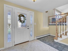10 Dale Court, Massapequa NY 11758