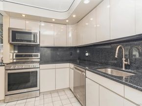 33 Carstairs Road, Valley Stream NY 11581
