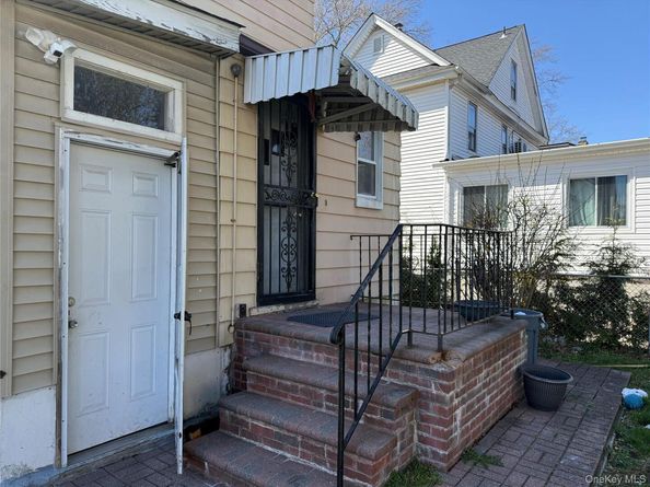 50 CHARLES Street, Roosevelt NY 11575