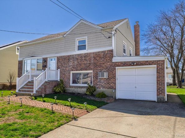 95 Thompson Avenue, Oceanside NY 11572