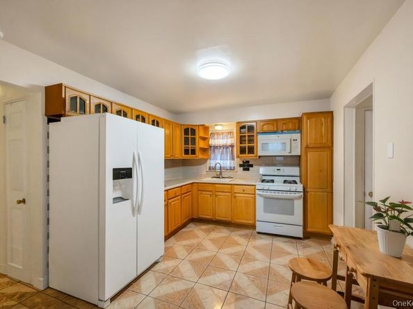 14 Cleaves Avenue, Hempstead NY 11550