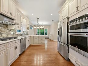 9 Oxford Court, Wheatley Heights NY 11798