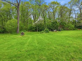 9 Oxford Court, Wheatley Heights NY 11798
