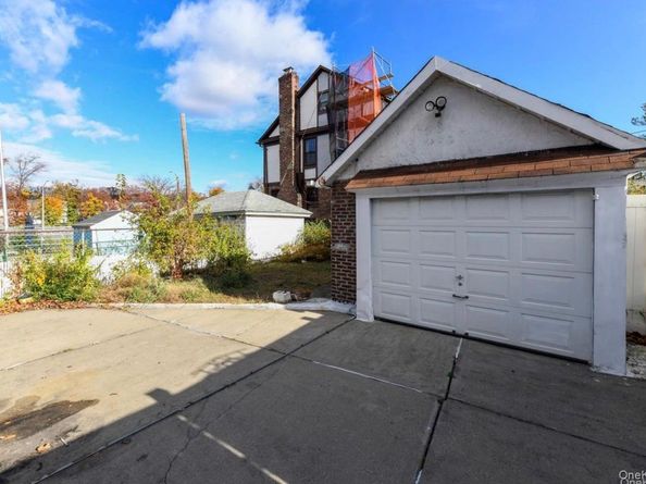 8259 172nd Street, Jamaica Hills NY 11432