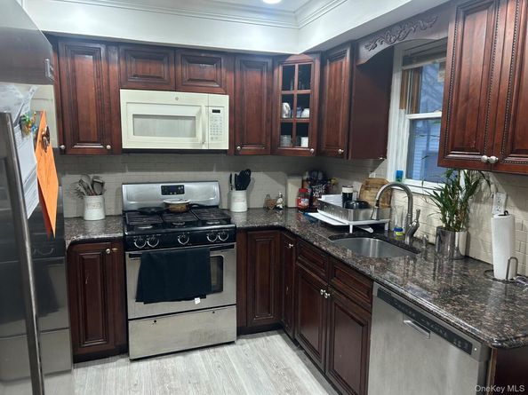 811 9th Street, West Babylon NY 11704