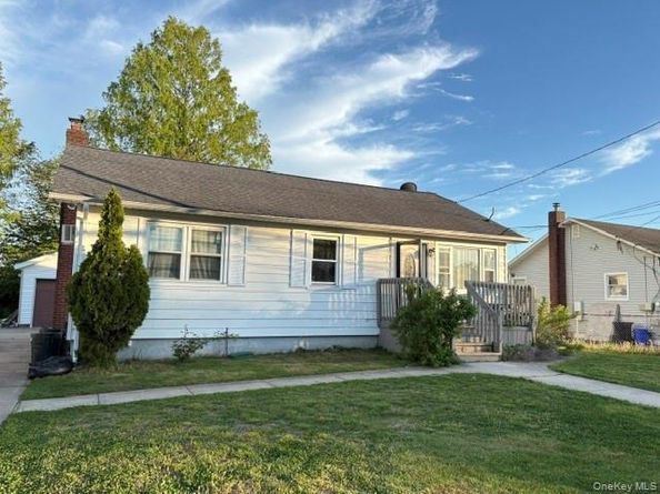 811 9th Street, West Babylon NY 11704