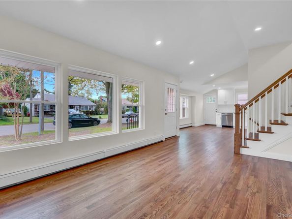 15 Glenwood Lane, Huntington NY 11743