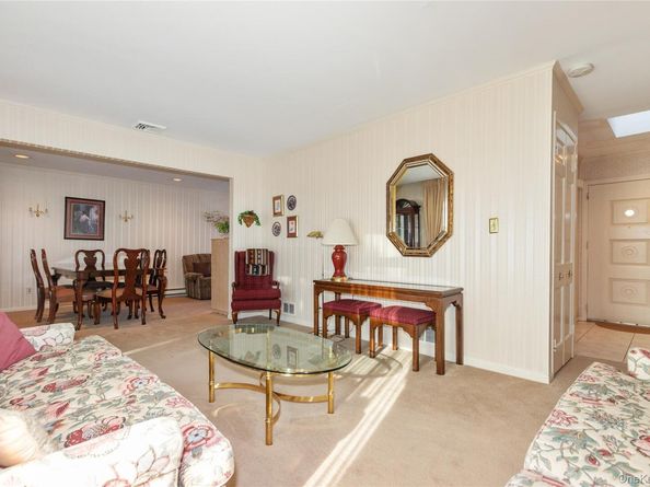 58 Helen Avenue, Plainview NY 11803