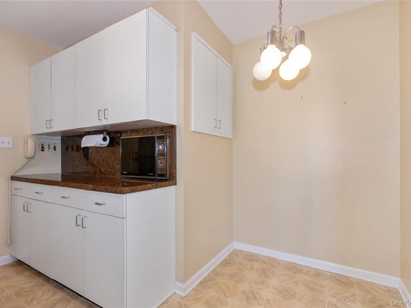 58 Helen Avenue, Plainview NY 11803
