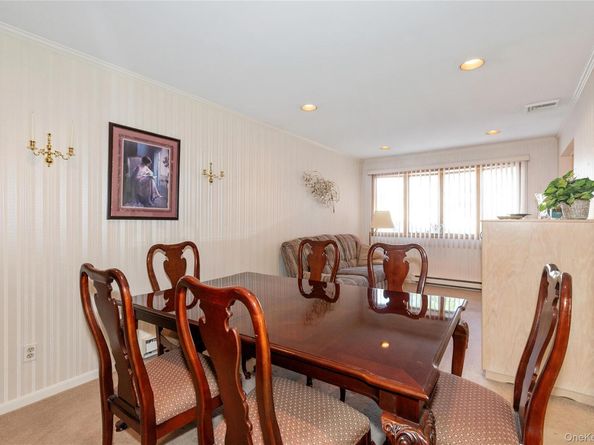 58 Helen Avenue, Plainview NY 11803