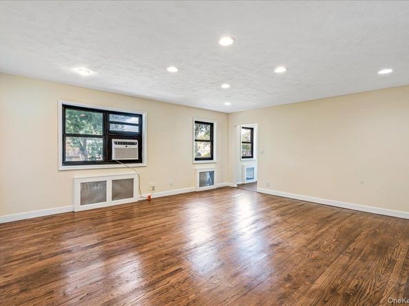 16-37 Utopia Parkway 233, Whitestone NY 11357