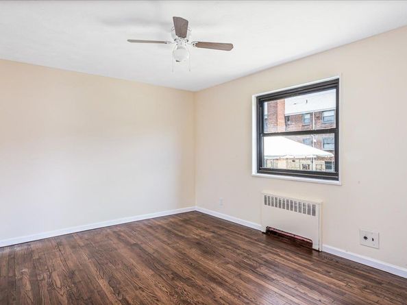 16-37 Utopia Parkway 233, Whitestone NY 11357