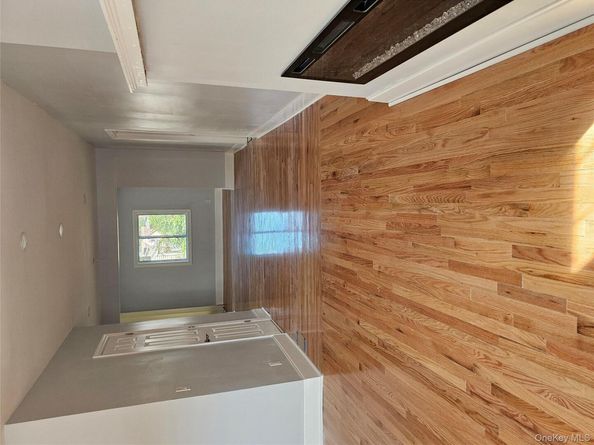28 Cornwall Lane, Hempstead NY 11550