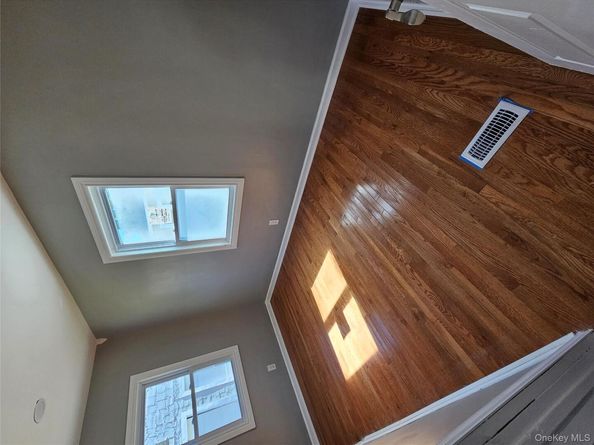 28 Cornwall Lane, Hempstead NY 11550