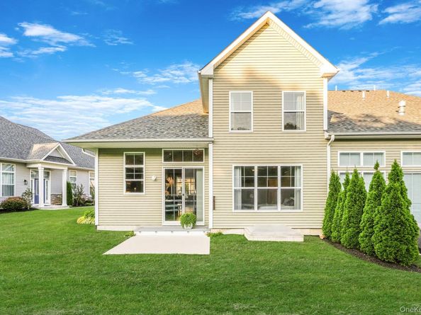 208 Belmont Circle, Yaphank NY 11980