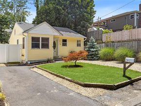 8 Dogwood Road, Rocky Point NY 11778