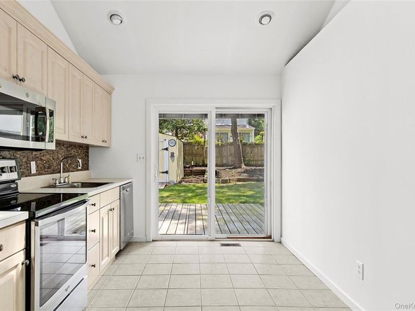 8 Dogwood Road, Rocky Point NY 11778