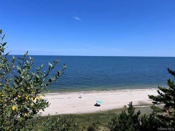 8 Dogwood Road, Rocky Point NY 11778