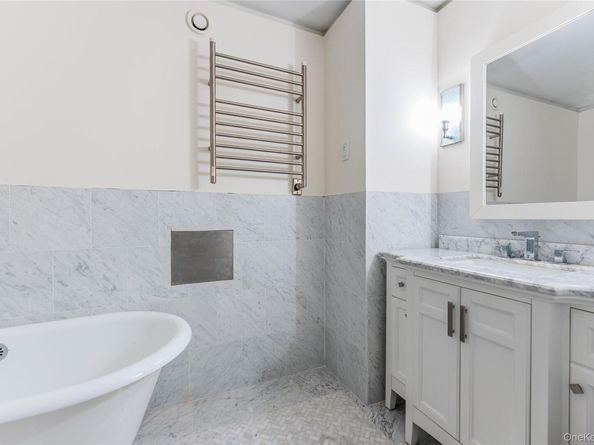 133-36 41st rd 7B, Flushing NY 11354